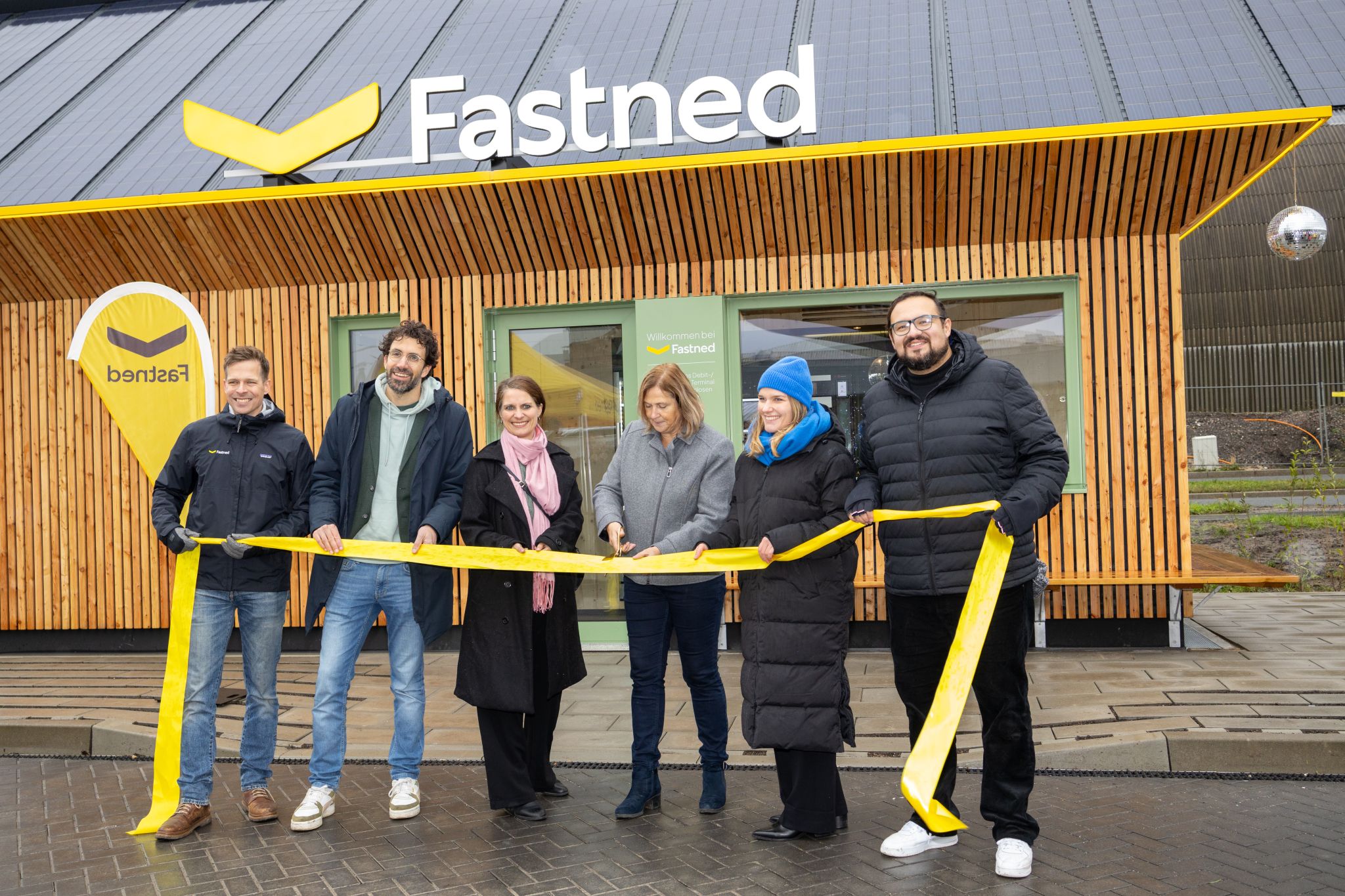 Fastnet Laden Fastned eröffnet erste Ladestation mit Shop | DR-P